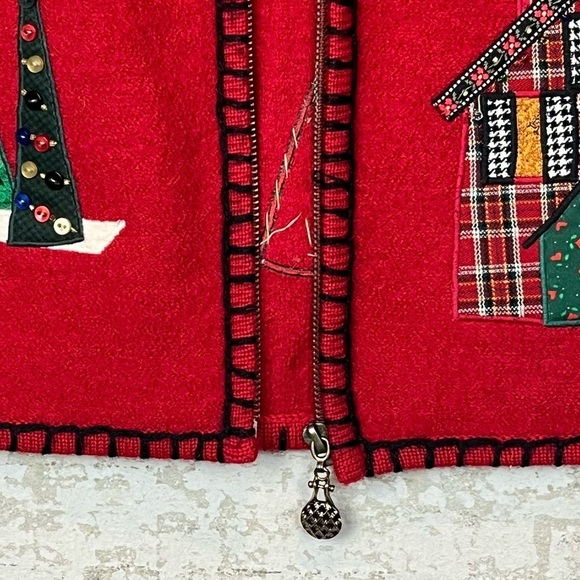 SHARON YOUNG Red Holiday Sweater Vest Small Trees Stars Elves Chalet - Picture 8 of 13